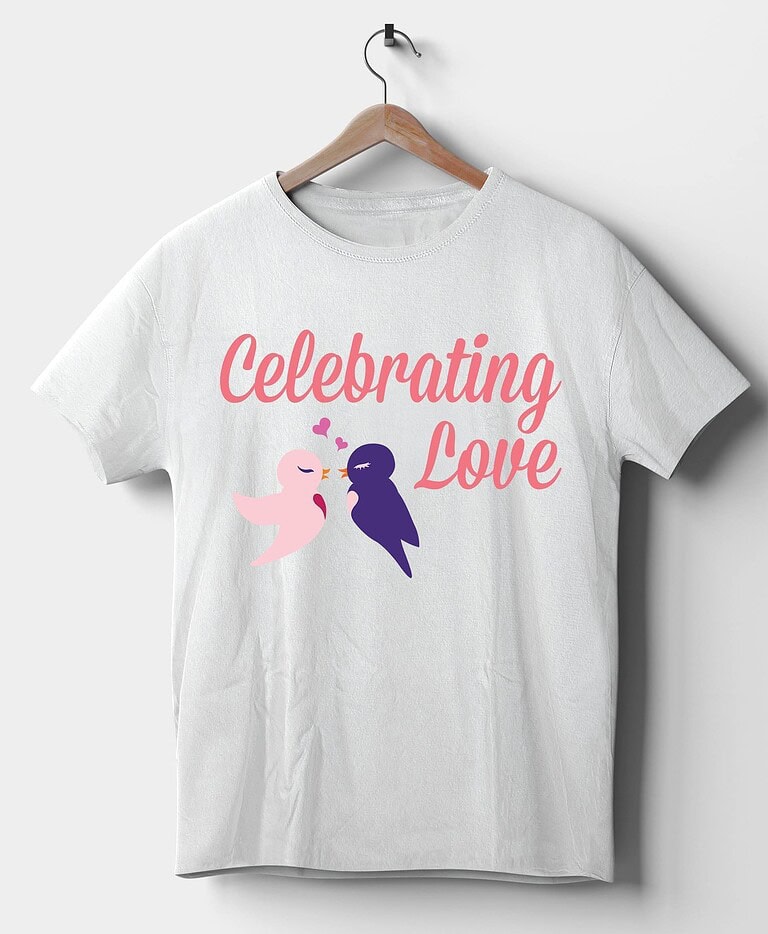 Camiseta Celebrating Love – Imagen de producto