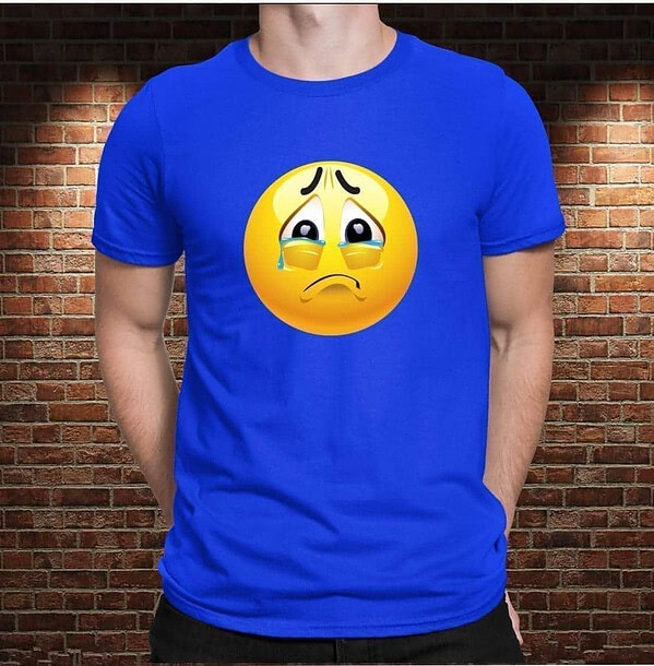 Camiseta Emoji Haciendo Pucheros - Imagen 4