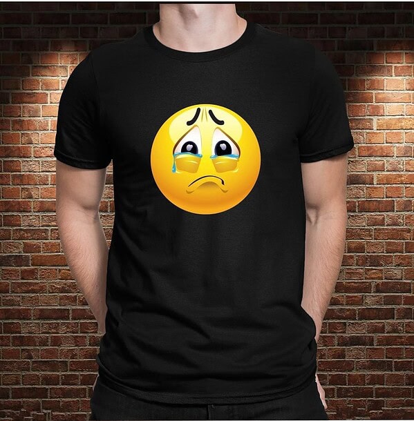 Camiseta Emoji Haciendo Pucheros