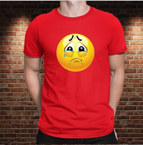 Camiseta Emoji Haciendo Pucheros - Imagen 3