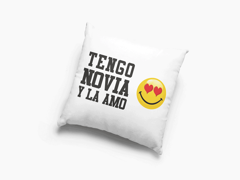 Cojín Tengo Novia y la Amo – Imagen de producto